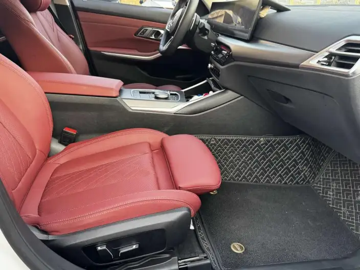 BMW 3 Series 2025 Model 325i M Sports Set – фото 7