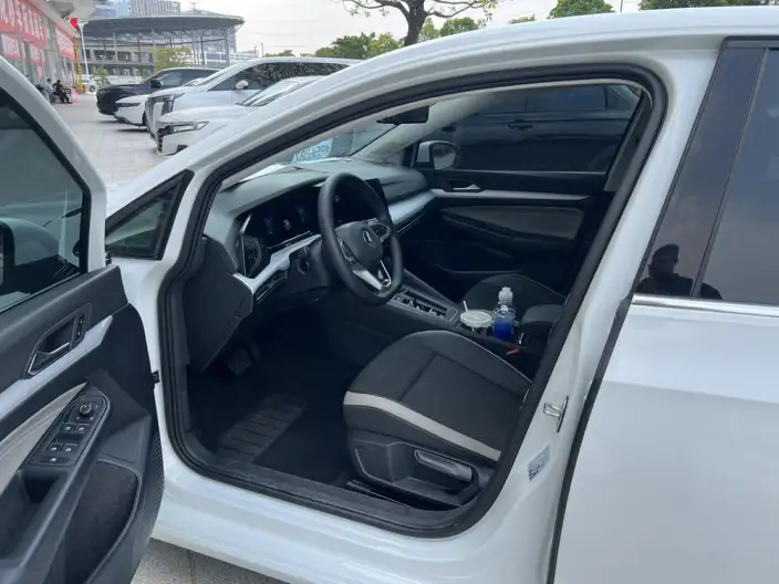 Volkswagen Golf 2021 Model 280TSI DSG Pro – фото 8