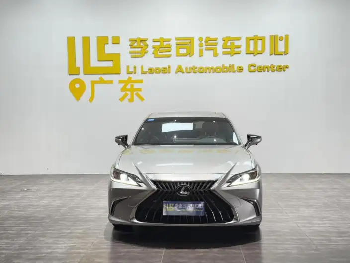 Lexus ES 2022 Model 300h Superior Edition – фото 2
