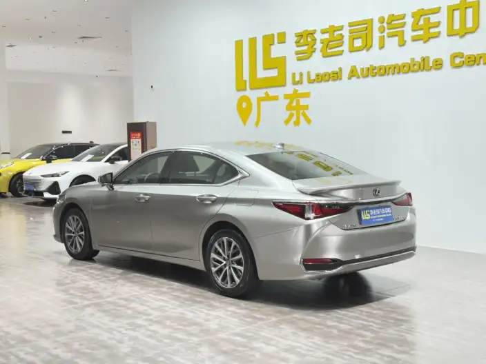 Lexus ES 2022 Model 300h Superior Edition – фото 5