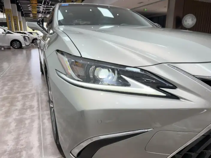 Lexus ES 2022 Model 300h Superior Edition – фото 9