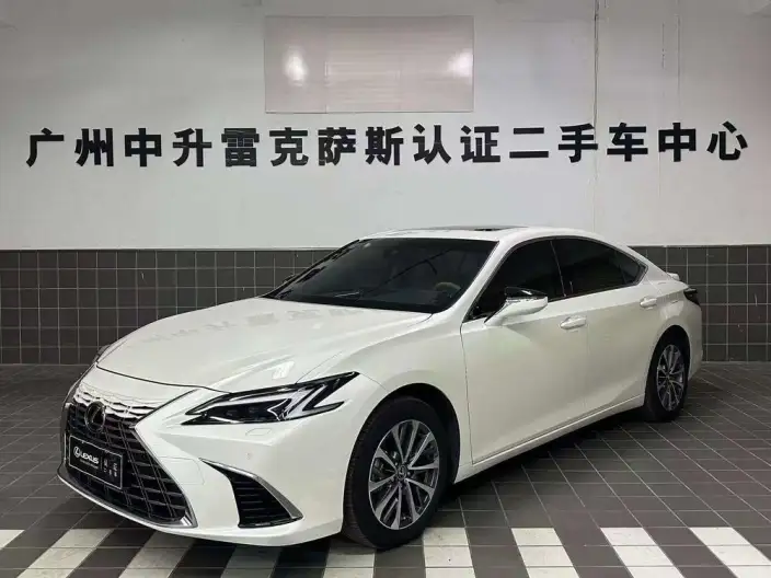 Lexus ES 2025 Model 300h Premium – фото 1
