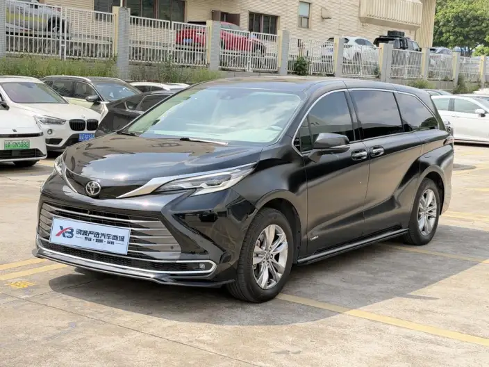 Toyota Sienna 2024 Model Hybrid 2.5L 4WD Deluxe Edition – фото 1