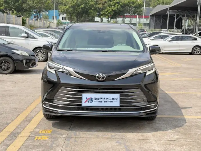 Toyota Sienna 2024 Model Hybrid 2.5L 4WD Deluxe Edition – фото 2