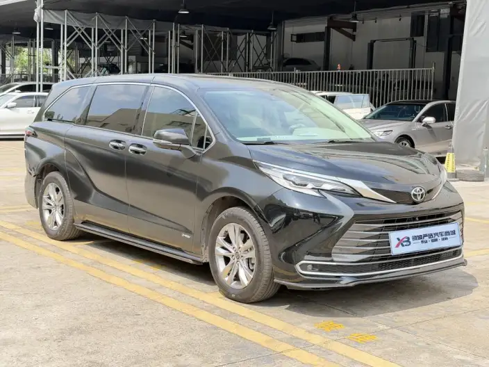 Toyota Sienna 2024 Model Hybrid 2.5L 4WD Deluxe Edition – фото 3