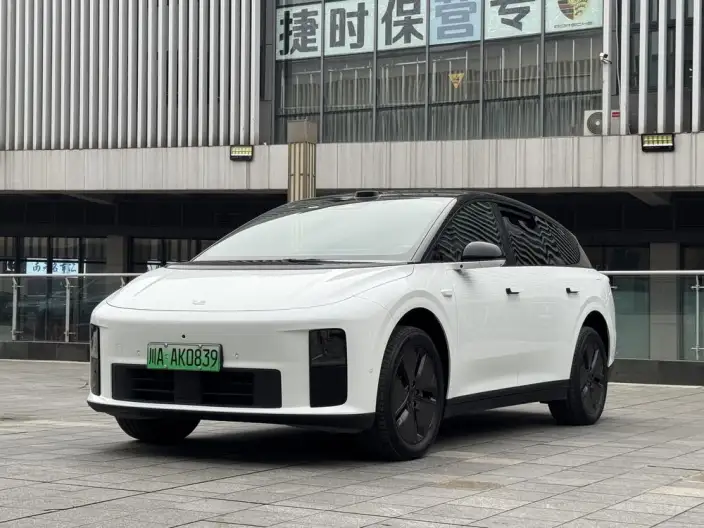 Li Auto i6 2025 Model 2WD Standard Edition – фото 1
