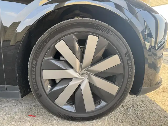Li Auto i6 2025 Model 4WD Standard Edition – фото 9