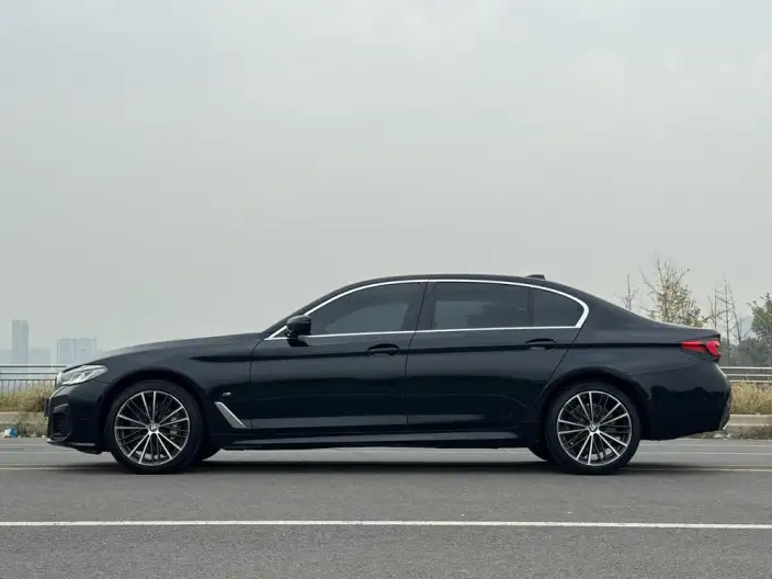 BMW 5 Series 2022 Model Facelift 530Li Leading Model M Sports Set – фото 4