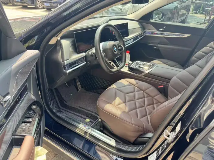 BMW 7 Series 2023 Model 735Li M Sports Set – фото 7