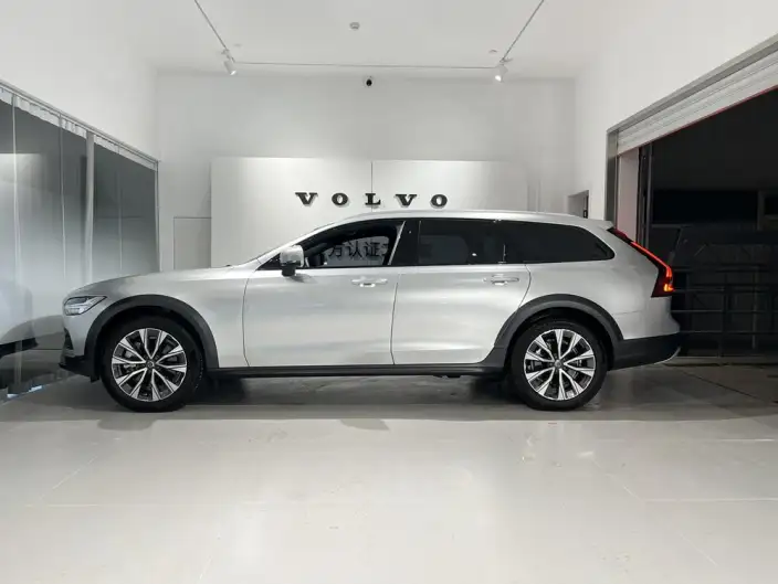 Volvo V90 2025 Model Cross Country B5 AWD Zhiyuan Edition – фото 4