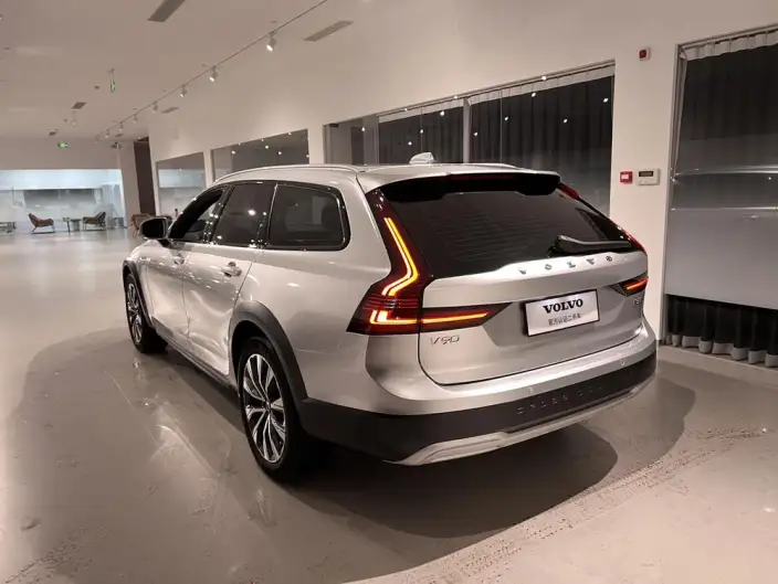 Volvo V90 2025 Model Cross Country B5 AWD Zhiyuan Edition – фото 5