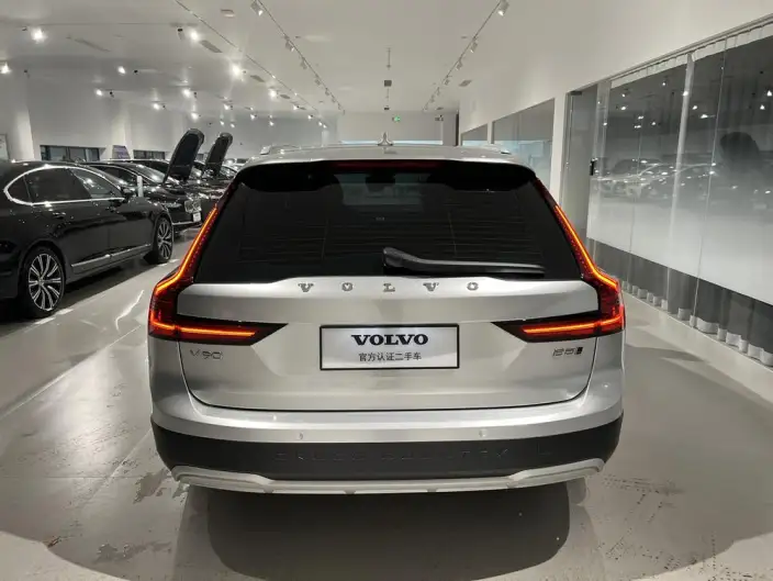 Volvo V90 2025 Model Cross Country B5 AWD Zhiyuan Edition – фото 6