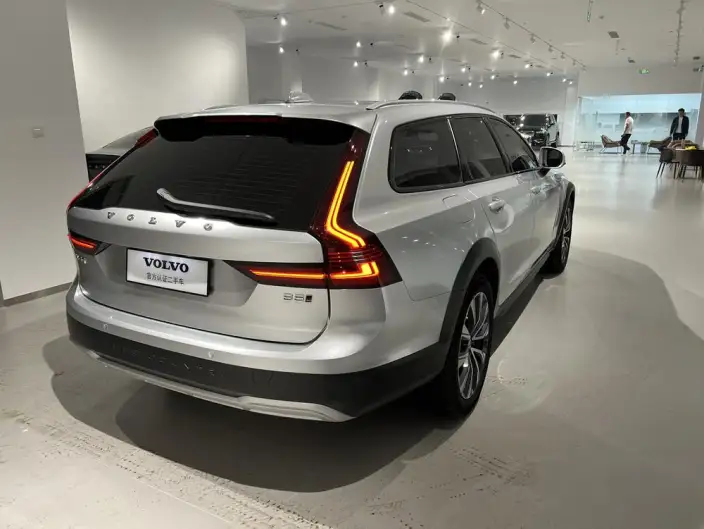 Volvo V90 2025 Model Cross Country B5 AWD Zhiyuan Edition – фото 7
