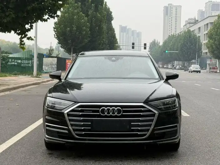 Audi A8 2022 Model A8L 50 TFSI quattro Comfort Model Collector Edition Edition – фото 2