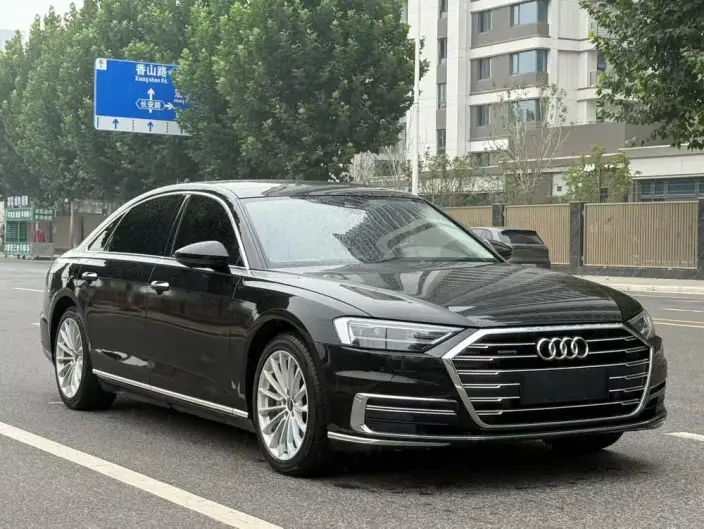Audi A8 2022 Model A8L 50 TFSI quattro Comfort Model Collector Edition Edition – фото 3