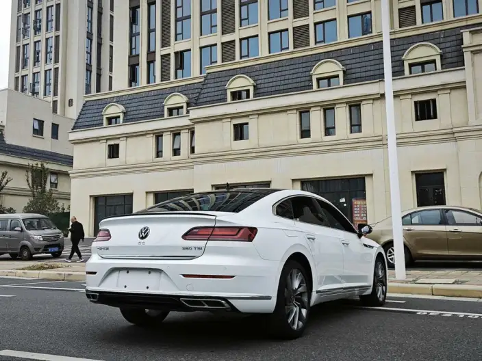 Volkswagen CC 2023 Model 380TSI Eye-catching version – фото 7