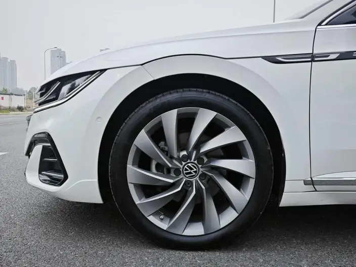 Volkswagen CC 2023 Model 380TSI Eye-catching version – фото 9