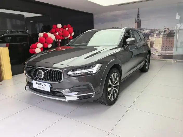 Volvo V90 2025 Model Cross Country B5 AWD Zhiyuan Edition – фото 1
