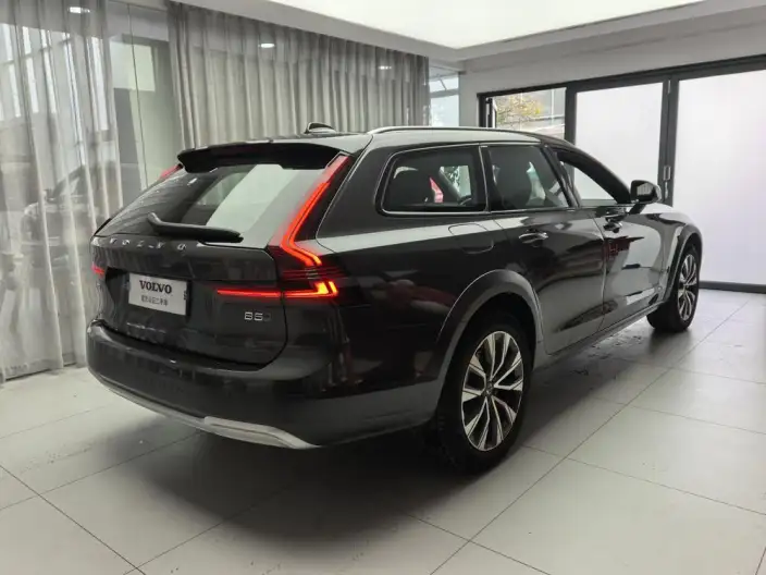 Volvo V90 2025 Model Cross Country B5 AWD Zhiyuan Edition – фото 6