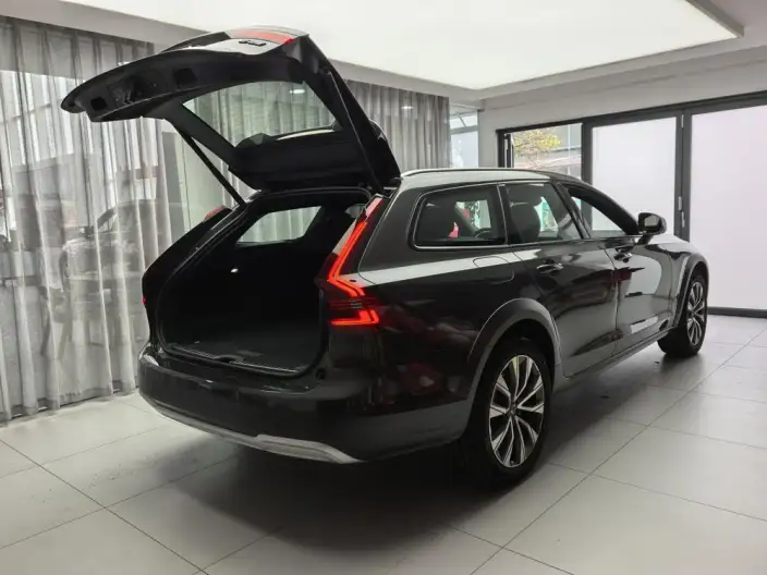 Volvo V90 2025 Model Cross Country B5 AWD Zhiyuan Edition – фото 8