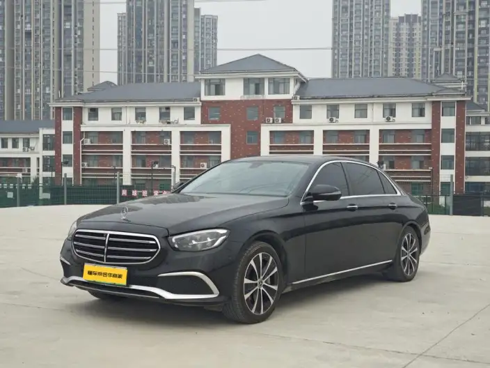 Mercedes-Benz E-Class PHEV 2023 Model E 350 e L sedan – фото 1