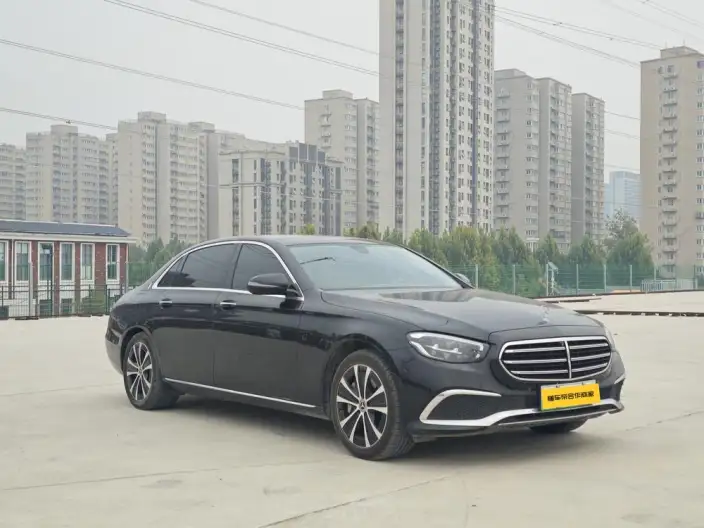 Mercedes-Benz E-Class PHEV 2023 Model E 350 e L sedan – фото 3