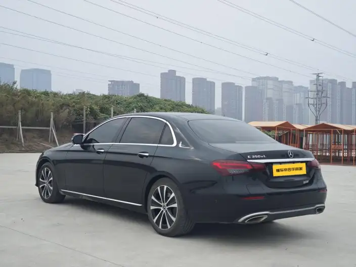 Mercedes-Benz E-Class PHEV 2023 Model E 350 e L sedan – фото 4