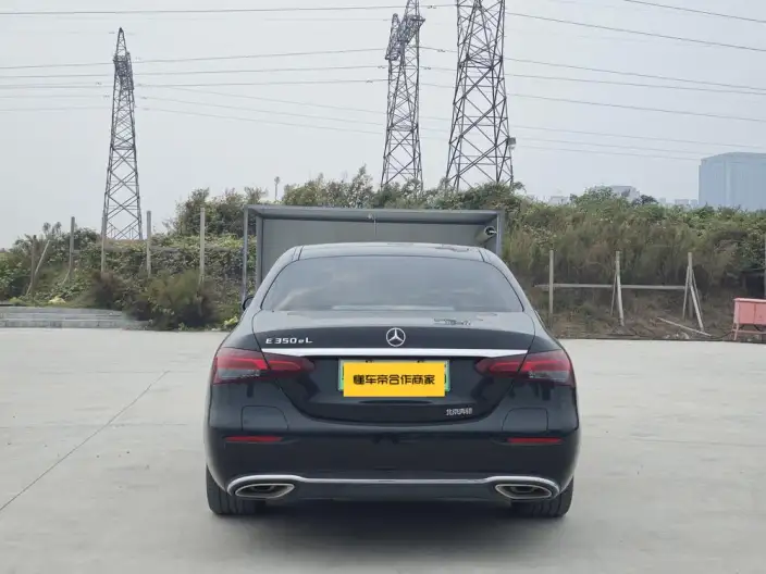 Mercedes-Benz E-Class PHEV 2023 Model E 350 e L sedan – фото 5