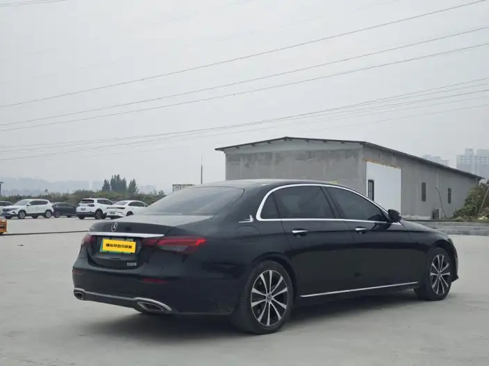 Mercedes-Benz E-Class PHEV 2023 Model E 350 e L sedan – фото 6