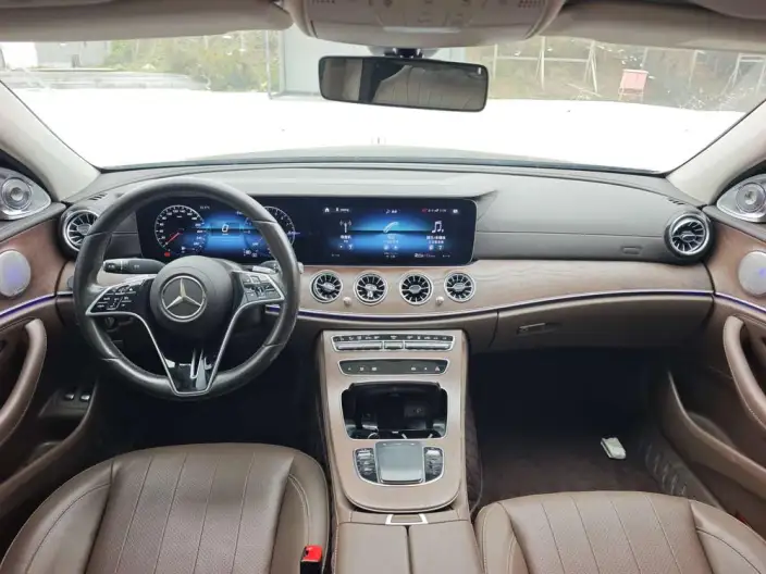 Mercedes-Benz E-Class PHEV 2023 Model E 350 e L sedan – фото 7