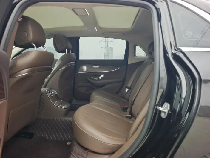 Mercedes-Benz E-Class PHEV 2023 Model E 350 e L sedan – фото 10