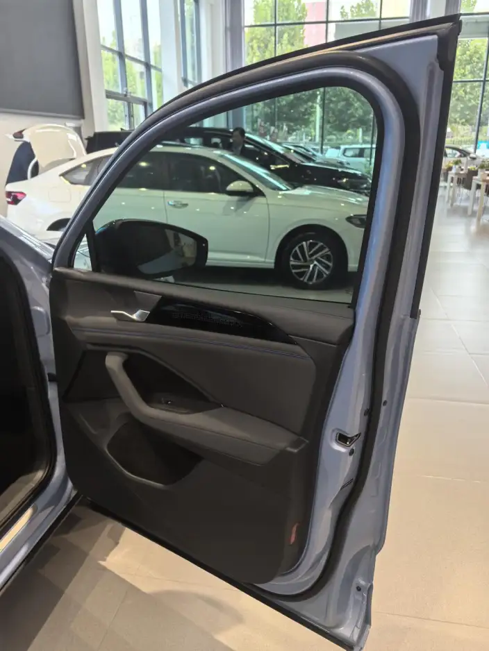 Volkswagen Tiguan L 2026 Model Pro 380TSI 4WD R-Line Zhizun Edition – фото 7