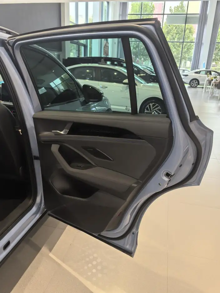 Volkswagen Tiguan L 2026 Model Pro 380TSI 4WD R-Line Zhizun Edition – фото 8