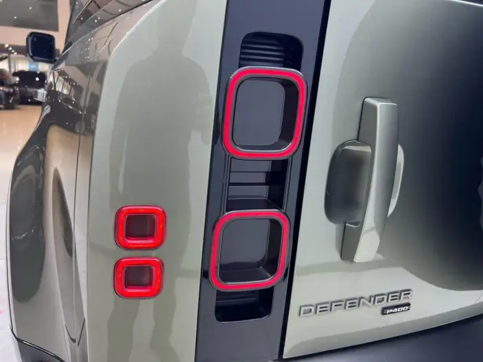 Land Rover Defender 2023 Model Facelift 110 P400 X-Dynamic HSE – фото 8