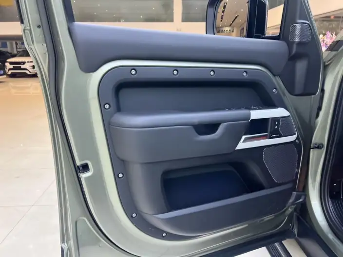 Land Rover Defender 2023 Model Facelift 110 P400 X-Dynamic HSE – фото 9