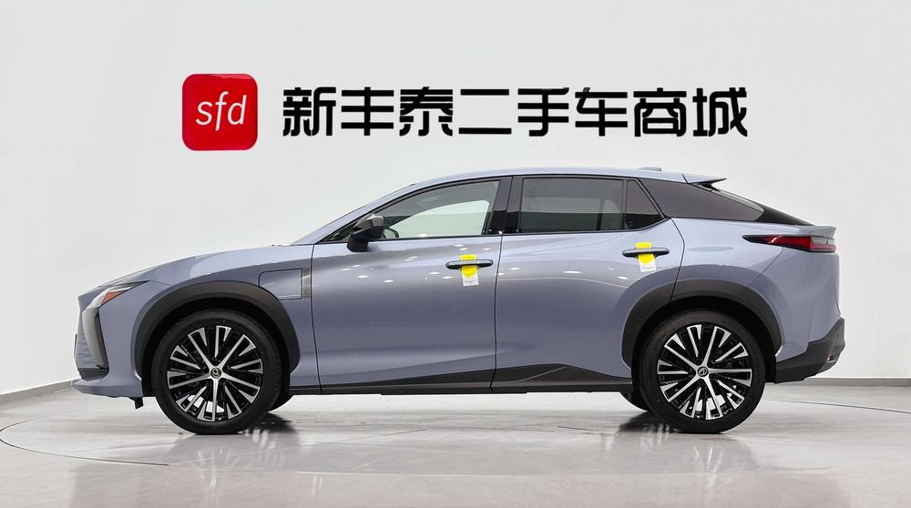 Lexus RZ 2023 450e DIRECT4 Premium – фото 3