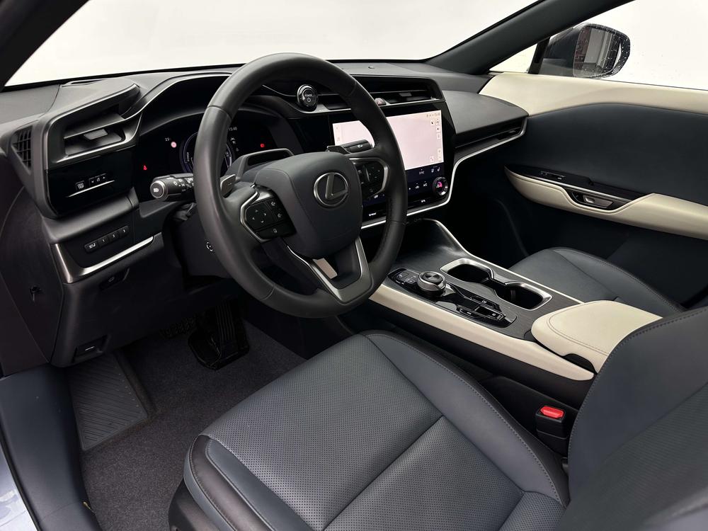 Lexus RZ 2023 450e DIRECT4 Premium – фото 25