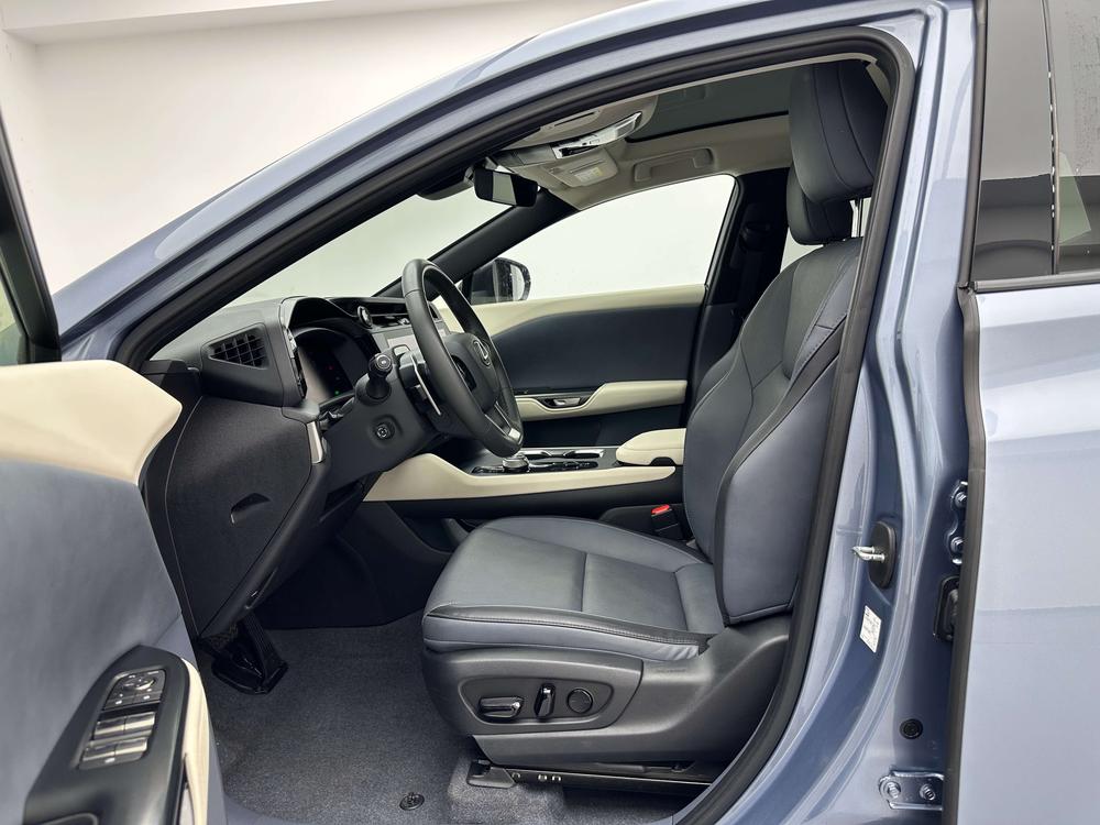 Lexus RZ 2023 450e DIRECT4 Premium – фото 28
