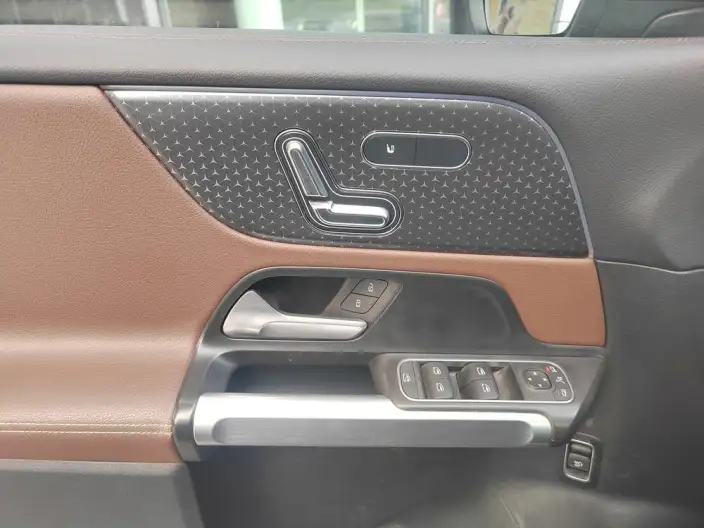 Mercedes-Benz GLB 2025 Model GLB 220 Fashion Model – фото 8