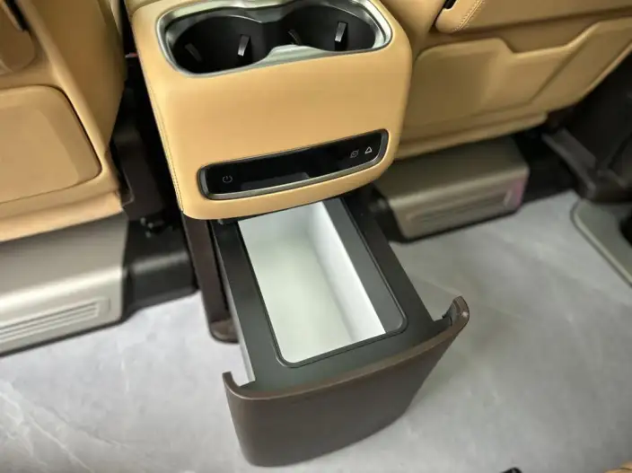 DENZA D9 DM 2025 Model Smart Driving Edition 1020 4WD Exclusive Model – фото 8