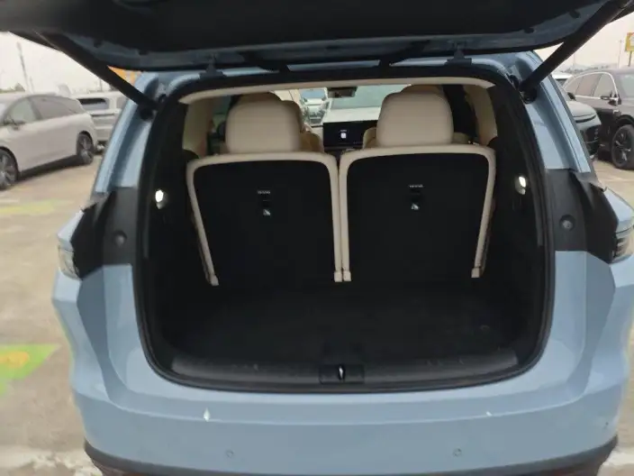 Li Auto i8 2025 Model Standard Edition – фото 8