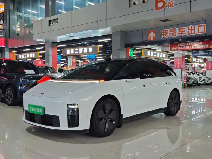 Li Auto i6 2025 Model 2WD Standard Edition – фото 1