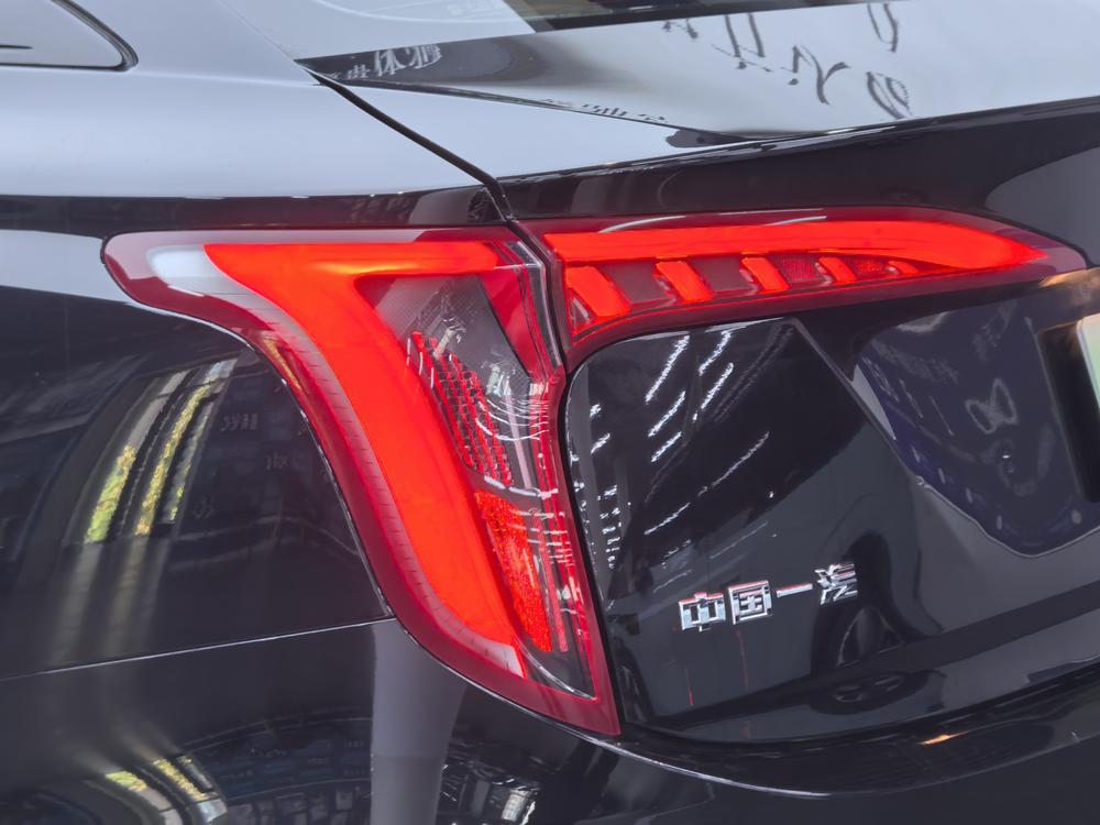 Hongqi E-QM5 2023 Basic Traveler Edition – фото 6