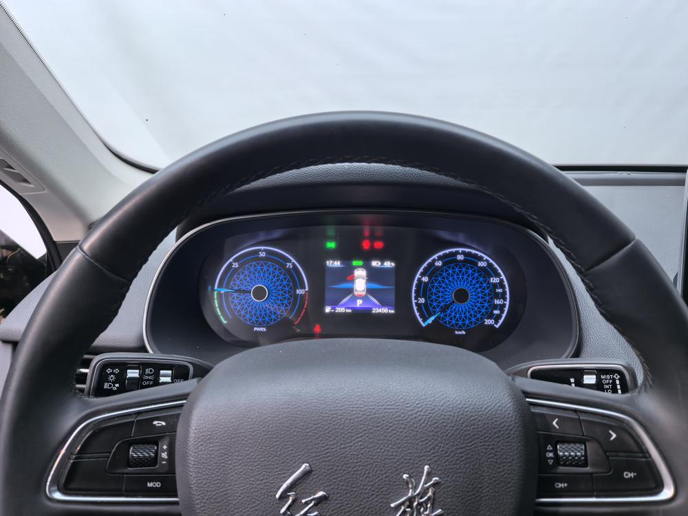Hongqi E-QM5 2023 Basic Traveler Edition – фото 12