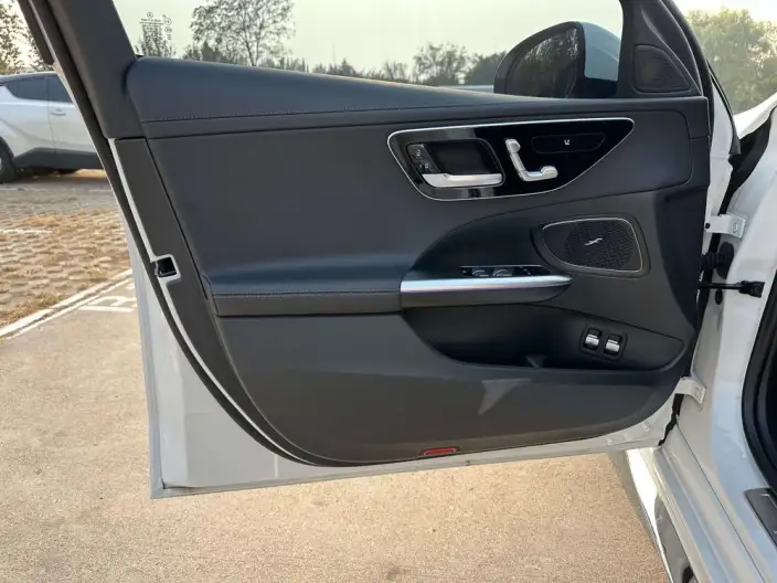 Mercedes-Benz C-Class PHEV 2023 Model Facelift C 350 eL – фото 10