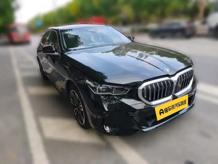 BMW 5 Series 2026 Model 530Li Leading Model M Sports Set – фото 3