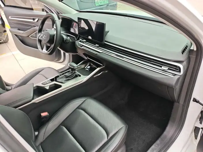 Geely Emgrand 2023 Model No. 4 Gen Champion Edition 1.5L CVT Noble Model – фото 7