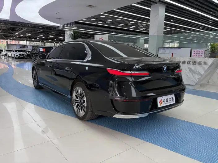 BMW i7 2023 Model eDrive50L Leading Model Luxury Set – фото 2