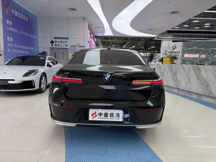 BMW i7 2023 Model eDrive50L Leading Model Luxury Set – фото 3