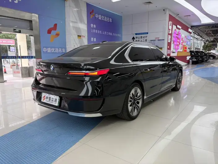 BMW i7 2023 Model eDrive50L Leading Model Luxury Set – фото 4